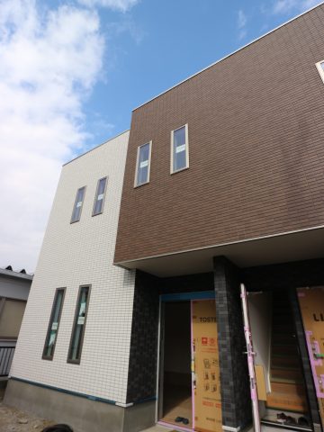 〈建築レポート〉守山市伊勢町アパート兼テナント③外壁・内装編